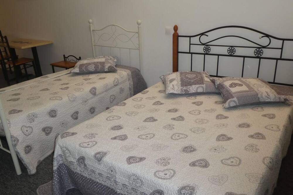 Etanit ! Etape Calme Et Parking Velo, Bicycle - Connection Tous A 1Mn Bus,Train Et Aeroport - Plein Centre De Beziers Pour Visiter,Manger - Chambres Climatisees, Spacieuses Amenagees Pour Singles, Couple, Et Ou Familles - Consigne Et Petit Dej En Plu Béziers Exterior foto